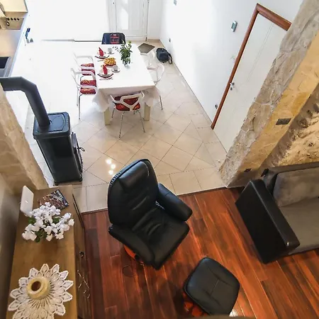 Vikendica House Center With Garden