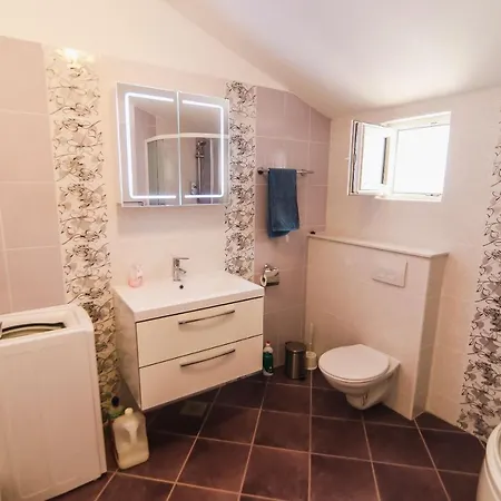 House Center With Garden Holiday home Sibenik