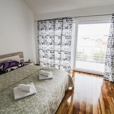 Holiday home House Center With Garden