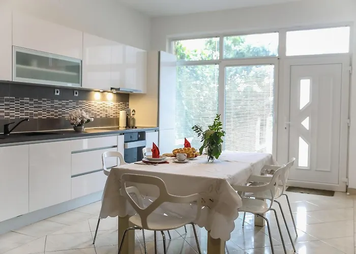 House Center With Garden בית נופש *