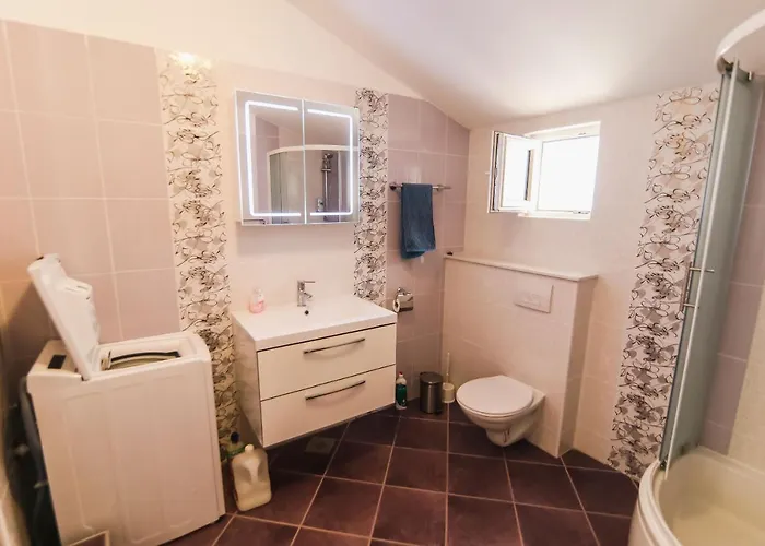 House Center With Garden Dom wakacyjny Szybenik