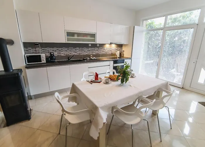 House Center With Garden בית נופש