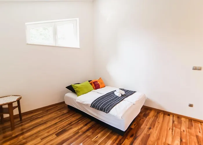 Vakantiehuis House Center With Garden