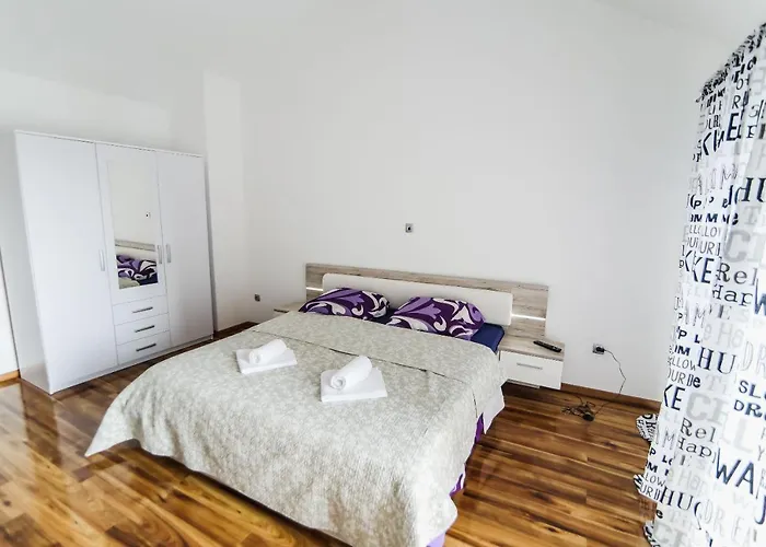 House Center With Garden בית נופש *