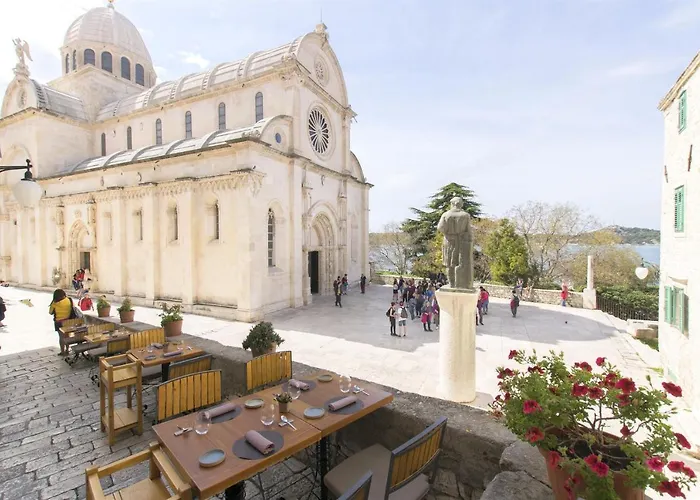 Dom wakacyjny House Center With Garden Szybenik